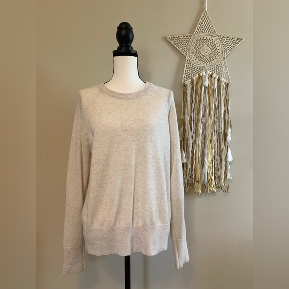 Vince Sweaters - Vince sweater crewneck size medium oatmeal color 🤍